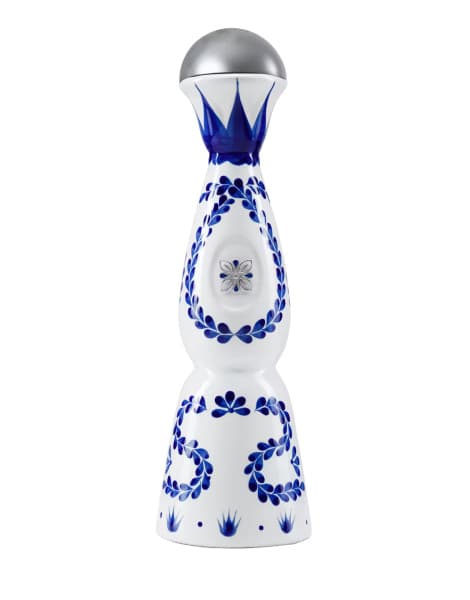 The first icon and emblematic creation; its aged tequila with a smooth taste and iconic ceramic decanter are recognized worldwide as a symbol of Mexican craftsmanship.


