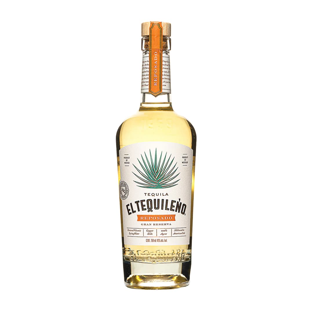 El Tequileño Reposado — Aged for approximately three months in American oak barrels, develops a smooth and authentic profile where cooked agave is complemented by hints of vanilla and light oak. Versatile and balanced, it can be enjoyed neat or in cocktails such as a Margarita or Paloma.