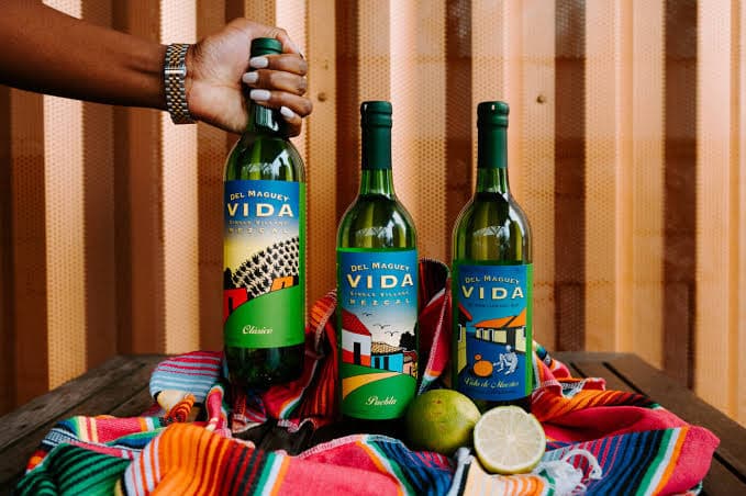 Del Maguey Mezcal : Marque emblématique de mezcal mexicain fondée en 1995. Élaboré par des familles productrices autochtones zapotèques et mixtèques à Oaxaca et Puebla, chaque mezcal exprime le caractère de son agave, les méthodes traditionnelles de distillation et le terroir de son village d'origine. Spiritueux artisanaux aux notes fumées, végétales, fruitées et terreuses.